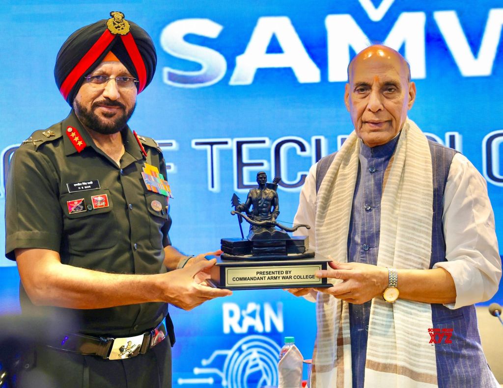 Indore: Union Defence Minister Rajnath Singh being felicitated by Lt Gen HS Sahi during the RAN SAMW